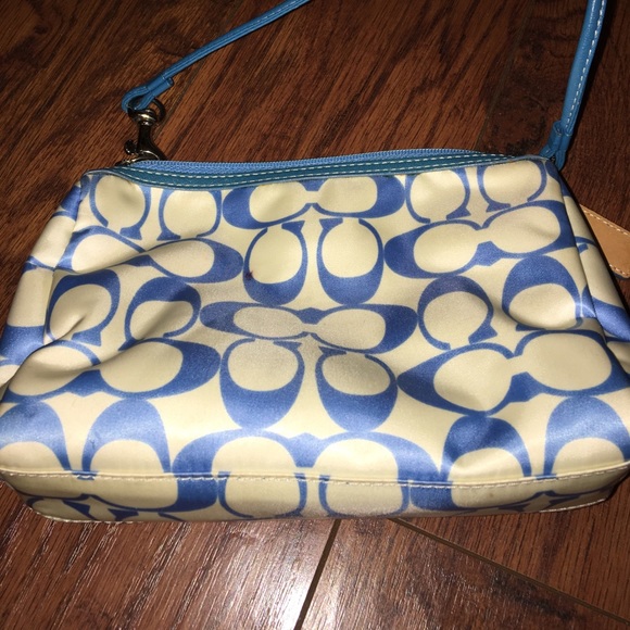 Coach wristlet - Picture 3 of 5