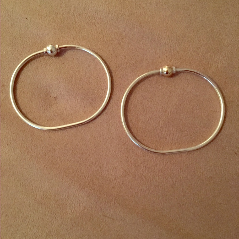 2 cape cod bracelets -1 silver ball / 1 gold ball