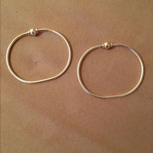 2 cape cod bracelets -1 silver ball / 1 gold ball