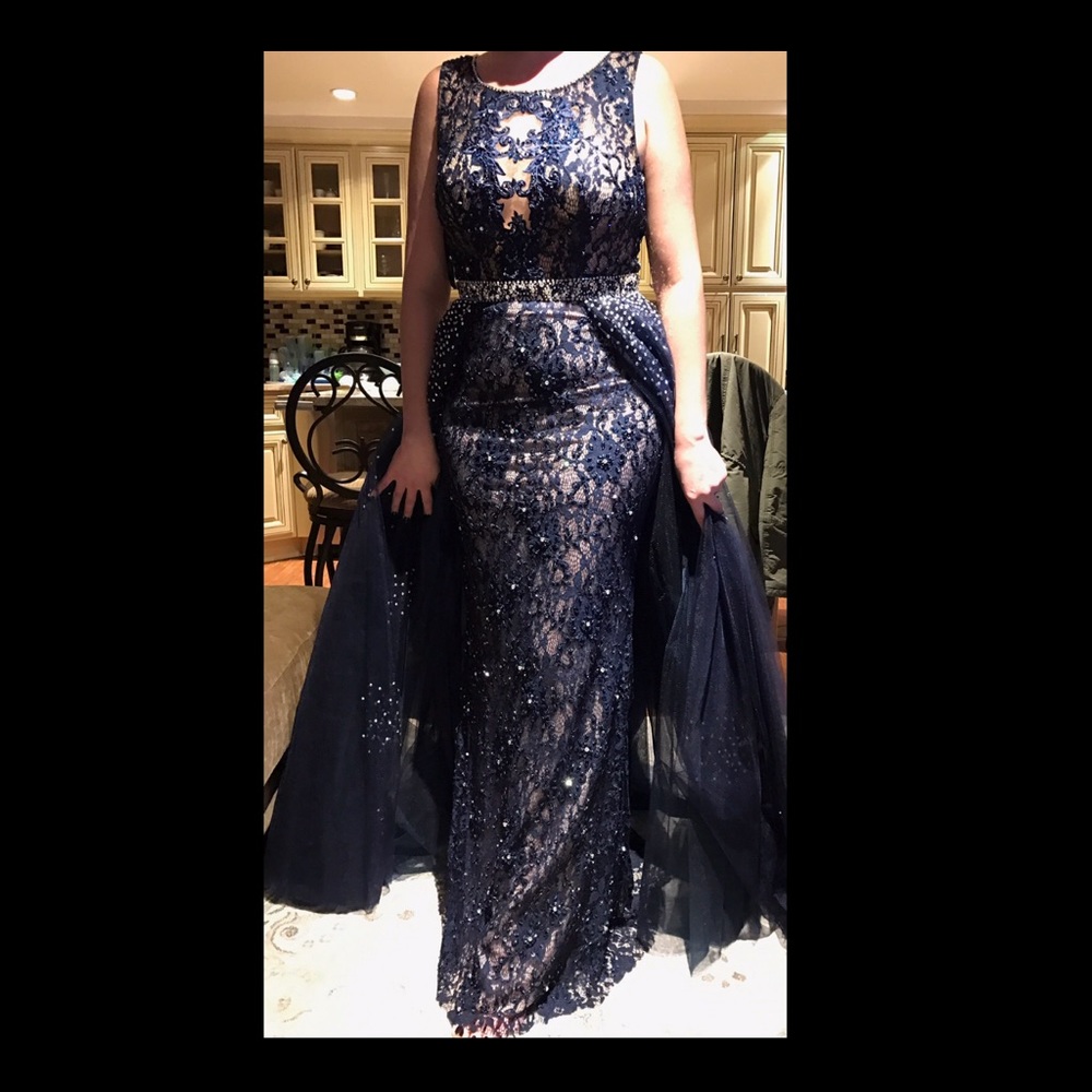 Sold‼️Jovani gown