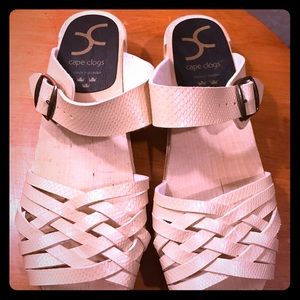 Cape clogs size 9 cream snake print clogs