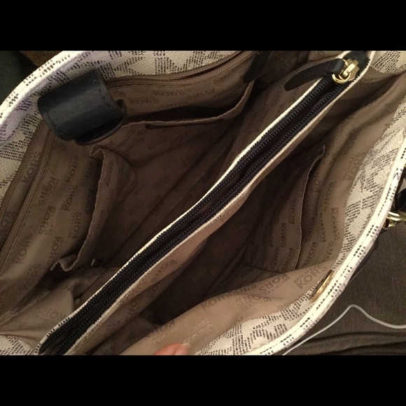 Micheal Kors Large Logo Hamilton Satchel & Tote - Picture 2 of 6