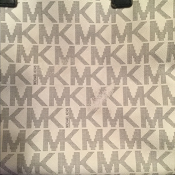 Micheal Kors Large Logo Hamilton Satchel & Tote - Picture 5 of 6