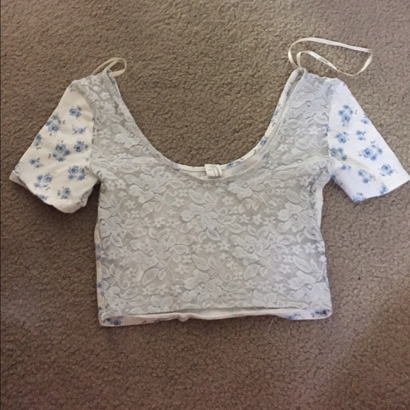 Floral Lace Back Crop Top - Picture 2 of 3