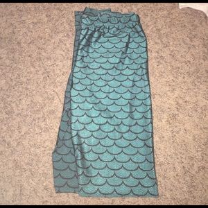 Mermaid pattern green leggings
