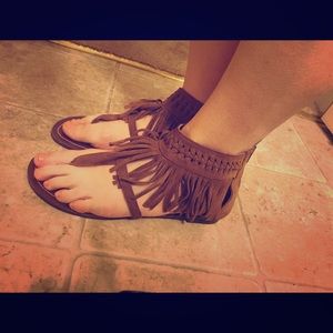 Minnetonka Fringe Sandals. EUC!