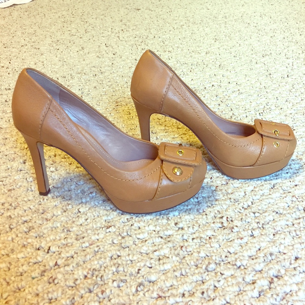 Tan buckle heel - Vince Camuto