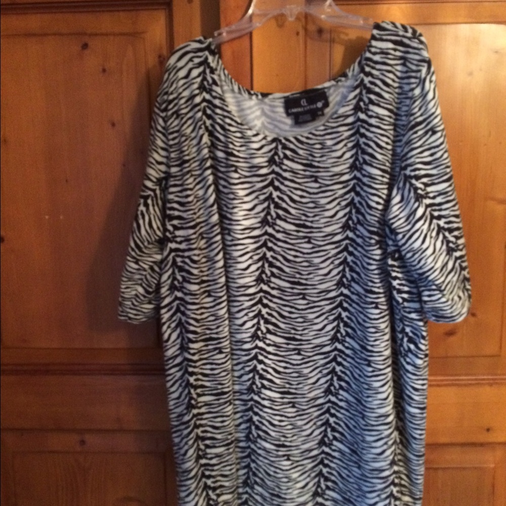 Short sleeve zebra striped tee size 1X