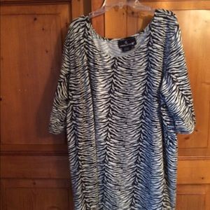Short sleeve zebra striped tee size 1X