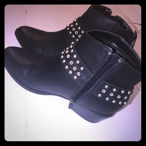 EXPRESS BOOTIES