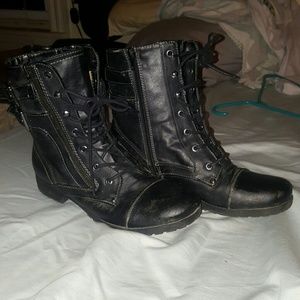 Black Guess boots