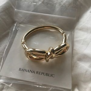 NWT Banana Republic gold bow bangle