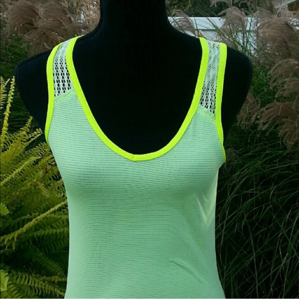 Lululemon tank