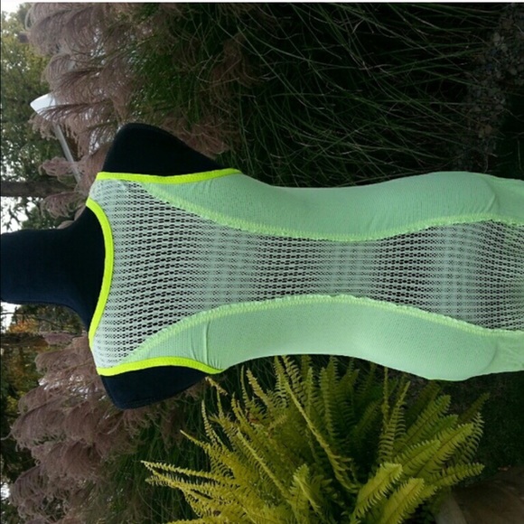 Lululemon tank - Picture 2 of 3