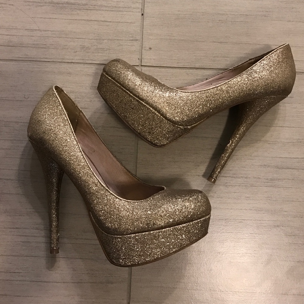 Steve Madden gold glitter pumps