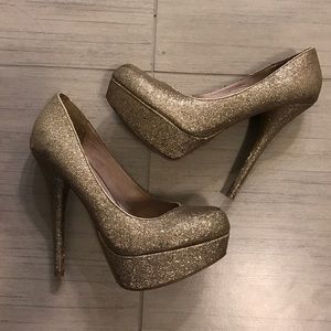 Steve Madden gold glitter pumps