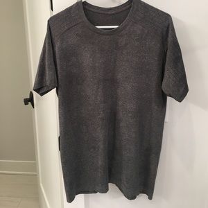 Men's short sleeve lululemon shirt