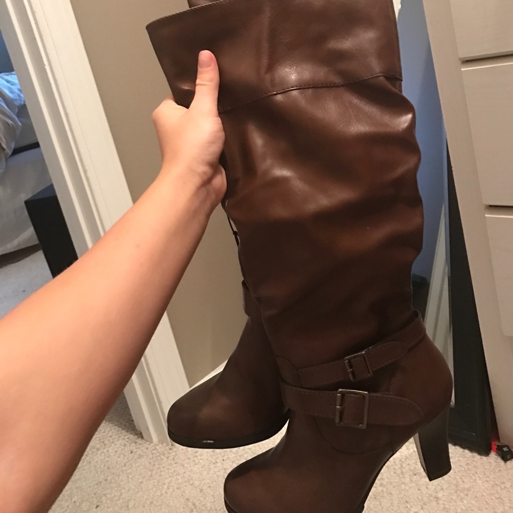 Brown heel never worn boots