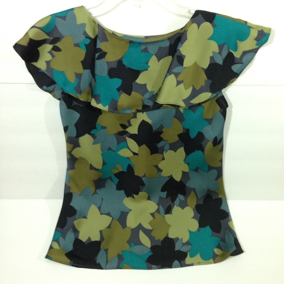 Attention Sleeveless Blouse - Picture 3 of 6