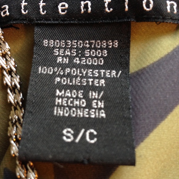 Attention Sleeveless Blouse - Picture 4 of 6