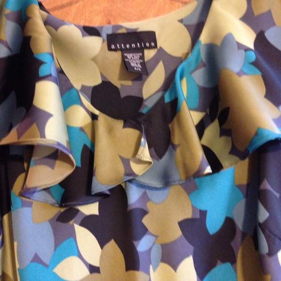 Attention Sleeveless Blouse - Picture 6 of 6