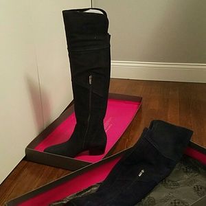 Vince CAMUTO nave blue suede boots 9
