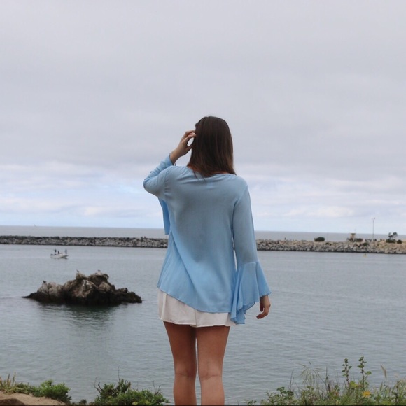 blue flutter sleeve top - Picture 3 of 4