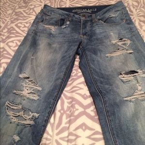 American eagle distressed tomgirl jeans