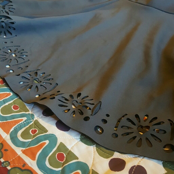 Cutout A-line - Picture 2 of 2