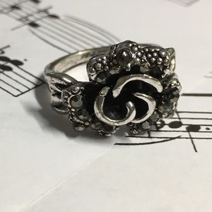 $2 for $30 Floral Silver Ring