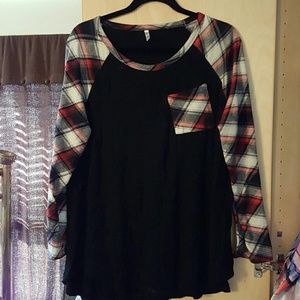 Pricesslashed!Black with checkered long sleeve top