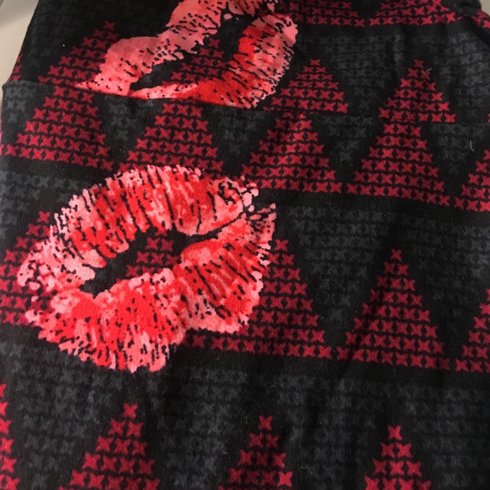 Blue/gray with hot and pink lips TC leggings