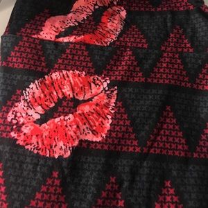 Blue/gray with hot and pink lips TC leggings