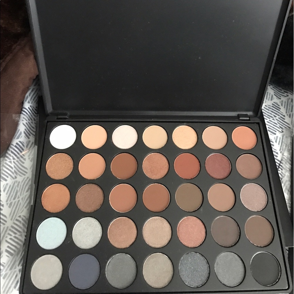 Eyeshadow palette 🎨
