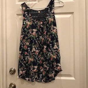 Vera wang princess navy blue floral flairy top