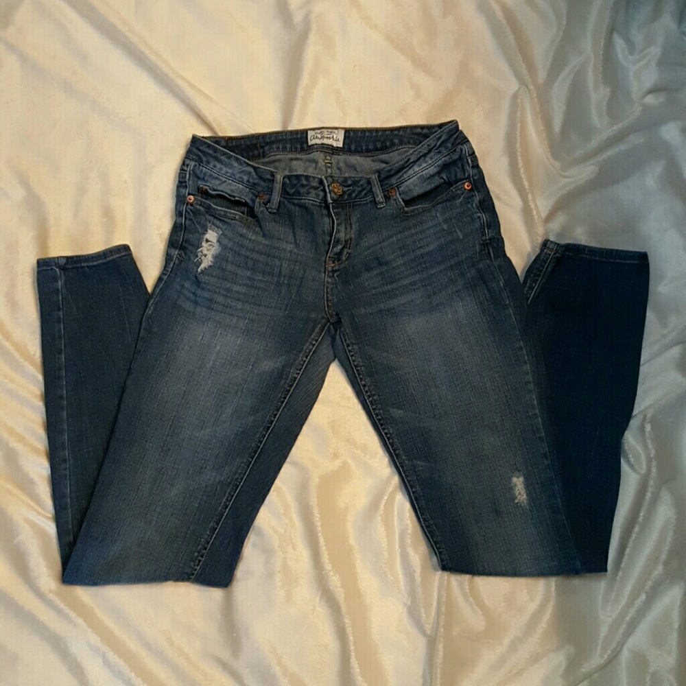 Aeropostale distressed skinny jean