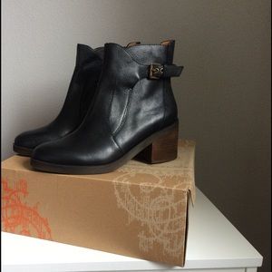 Latigo leather booties