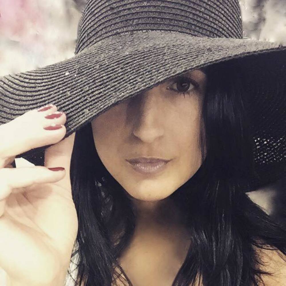 Meet your Posher, Eleni