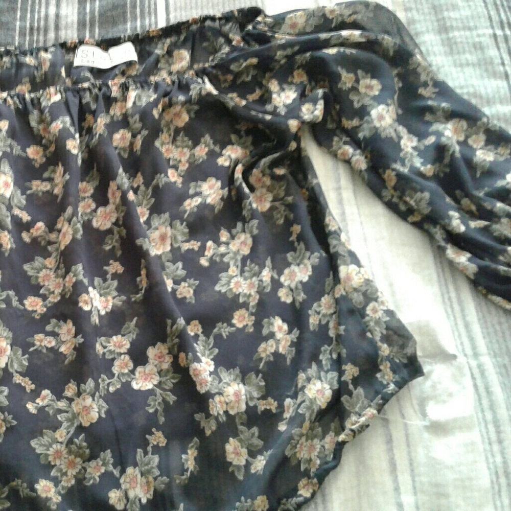 Off the shoulder Laguna blouse. Very cute on.