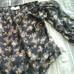 Off the shoulder Laguna blouse. Very cute on.