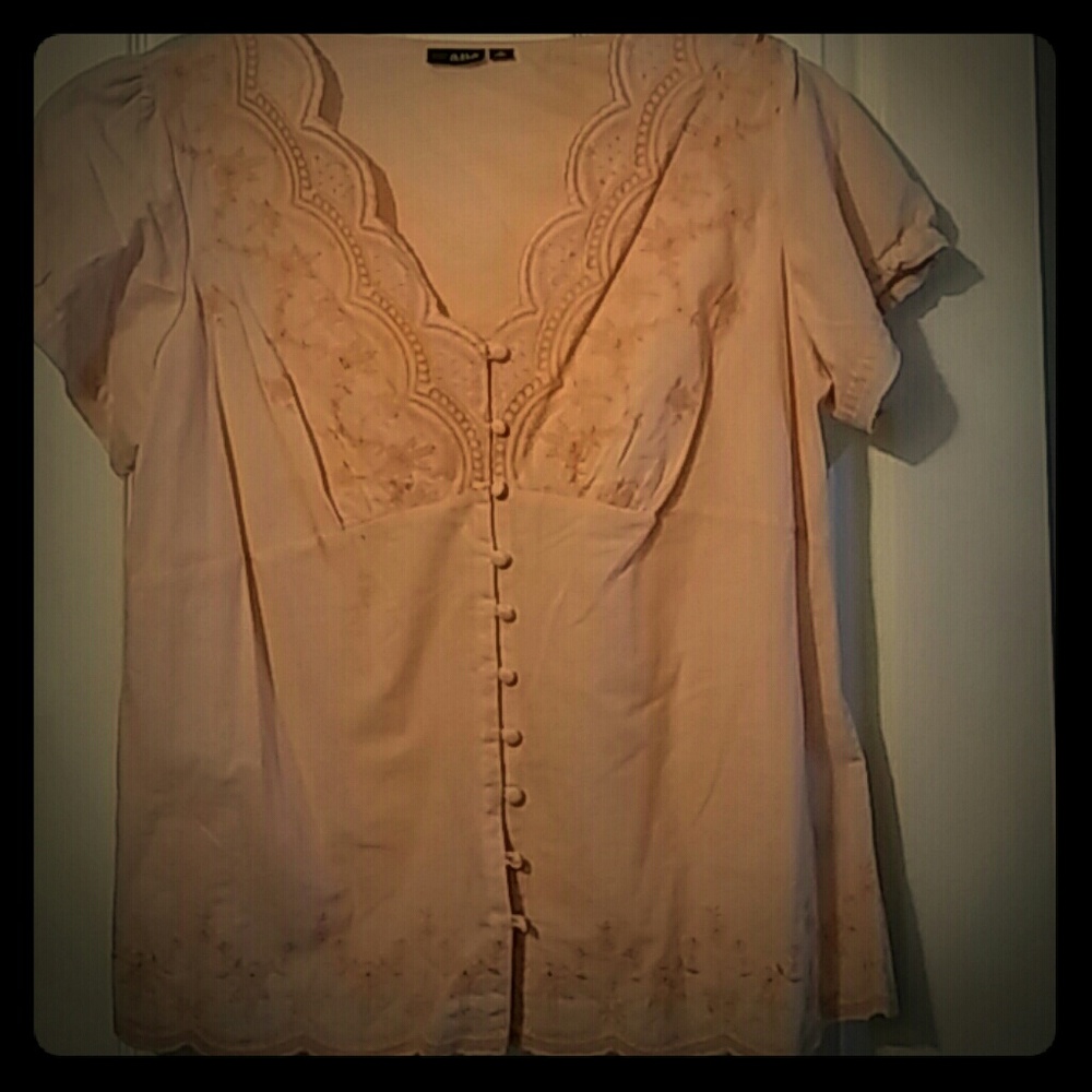 1X Embroidered Peach Short Sleeve Shirt Buttons