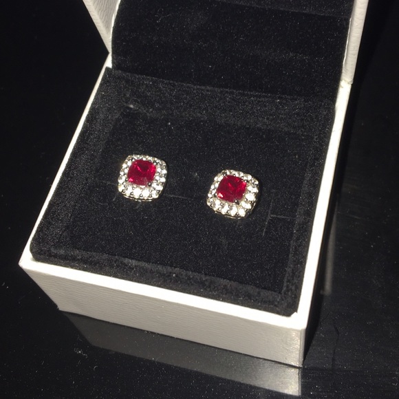 Ruby stud earrings - Picture 2 of 2