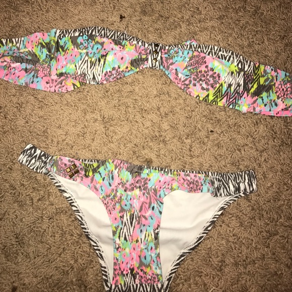 Bathing suit - Picture 1 of 1