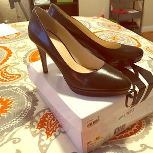 LOWER PRICE Nine West Beautie black pumps