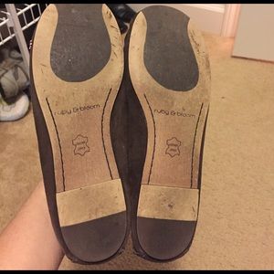 ruby & bloom Shoes - Ruby & Bloom brown suede flower mocs size 7.5 ruby & bloom Shoes - Ruby & Bloom brown suede flower mocs size 7.5
