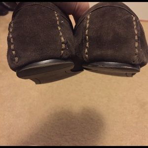 ruby & bloom Shoes - Ruby & Bloom brown suede flower mocs size 7.5 ruby & bloom Shoes - Ruby & Bloom brown suede flower mocs size 7.5