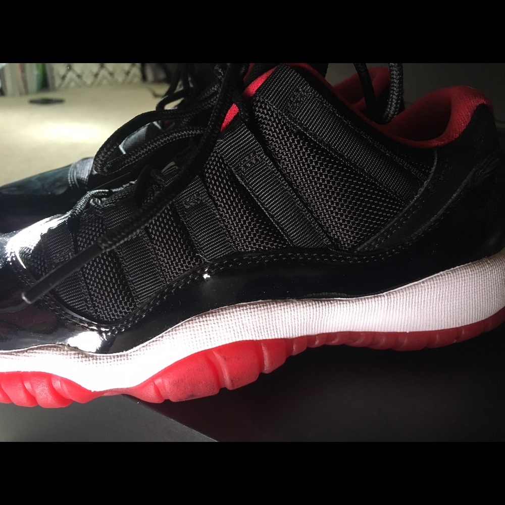 Air Jordan 11 - Bred Low