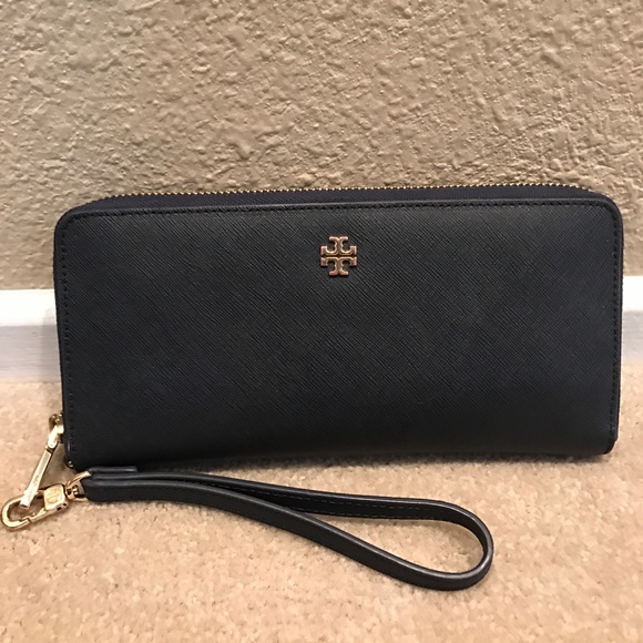 Tory Burch Other - Tory Burch  Robinson Continental Wallet Wristlet