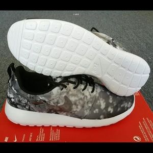 Roche One 1 Cherry Blossom Wolf Grey/Black-White