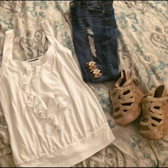 WHBM white tank🌼 - Picture 1 of 3